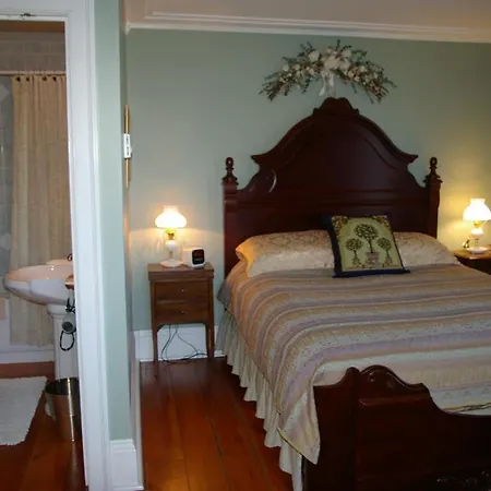 Royal Manor Bed & Breakfast-3